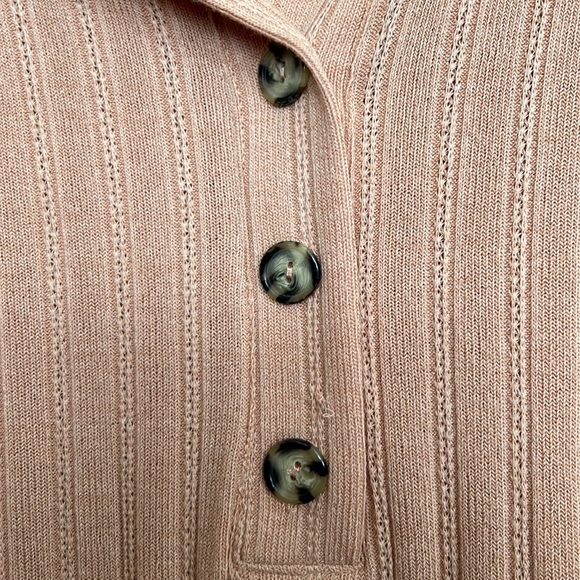 Ces Femme Women’s pale peach/apricot lightweight V neck sweater, size large - Picture 3 of 7